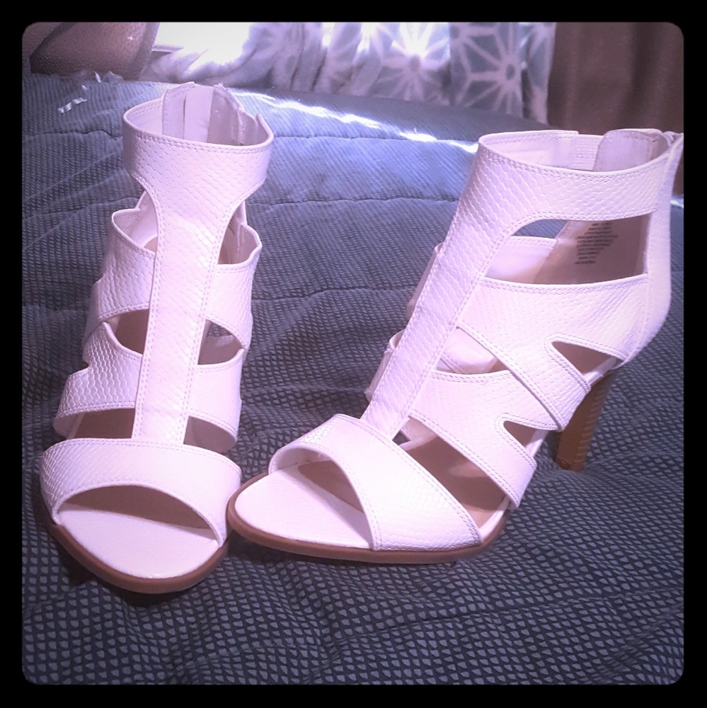 Snake embossed heels NWOB